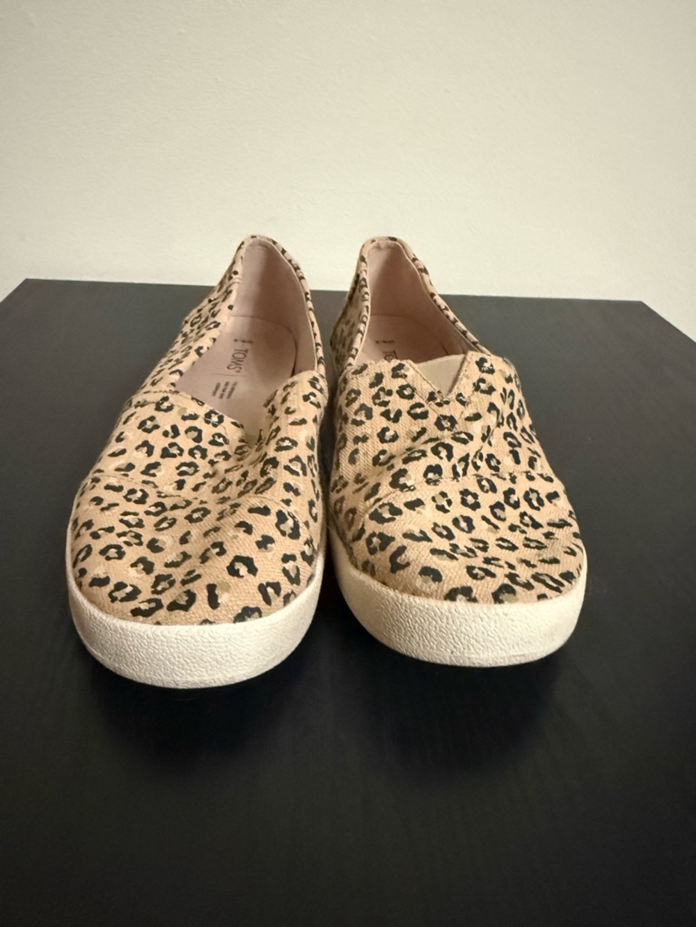 TOMS Animal Cheetah Print Canvas Loafers Size 9.5 Safari BOHO Avalon Sneaker - Picture 2 of 7